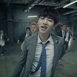 larisa_pradita's profile picture. 