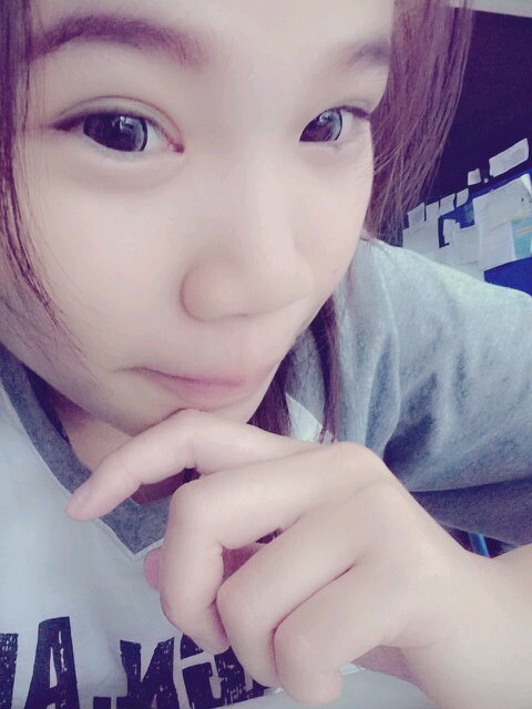 เราเป็นคนธรรมดาม๊ากมาก  ที่ชอบเพ้อเจ้อไปเรื่อย  ' ฟลอมาคุยกันได้นะ @zapond_pan