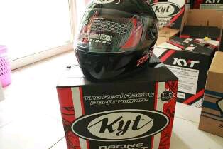 Jual helm murah ber SNI, KYT, MDS, BMC, dll.  Kami juga menjual aksesoris motor dan mobil. SMS 0857 7987 0258