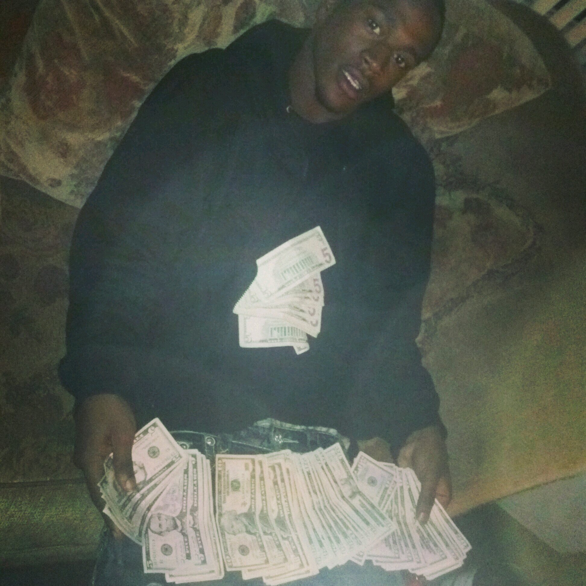 Fuck a hater, and fuck a broke ass bitch, while they hating on my clique we to busy getting rich.
#RIP TAVARIS # FREE MY BROTHER