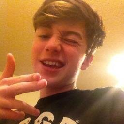 I simply girl with a big dream... FOLLOW FROM GREYSON haha... ♥ All I want is a follow from him ♥ - Greyson don't follow yet