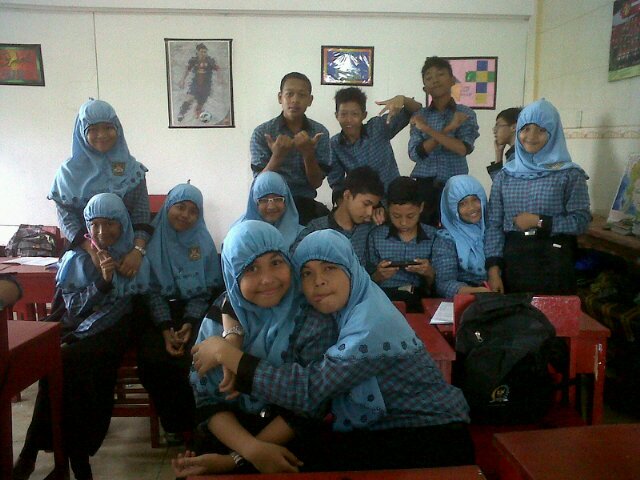smartclass22's profile picture. kami 22 orang yang walau sudah berbeda tempat tetapi kami yakin suatu saat nanti kami akan dipertemukan kembali :)