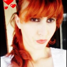 Amor no meu ponto de vista:ver defeitos,mas relevá-los,pois o amor se alegra com o perdão e suporta todas as coisas.O amor persevera nas piores circunstancias.O