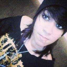 '' A vida nos prega várias peças e nos confunde. Ela nos devia da morte mais ela mesma nos mata. ''