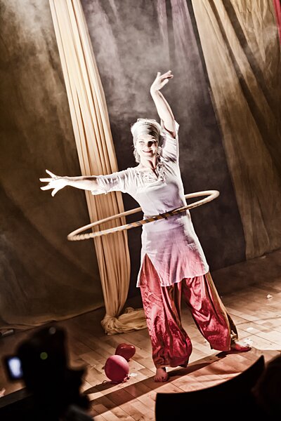 Hula-Hoop Teacher, Yogini, InspirAsian Dancer, based in Cornwall. Workshops and Performances available. Soon to become a FIRE HULA-HOOP DANCER!