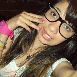 Nunca dejes que tú felicidad dependa de una sola persona por que cuando esa persona se va se lleva tú felicidad