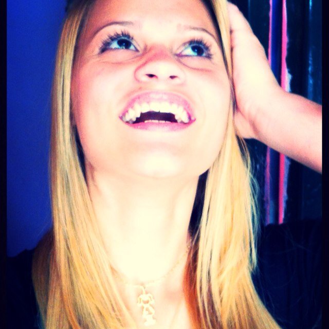 ~ Eu sou fofa, Meiga, adoro Fazer amizadess... Ahh e EU sou uma escolhida Por DEUS!  ♥