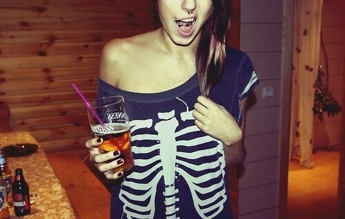 Pariter.  College girl.  Canadian.  Tequlia, JD, Jager!  I can be super sweet or a total bitch, it depends on you!
