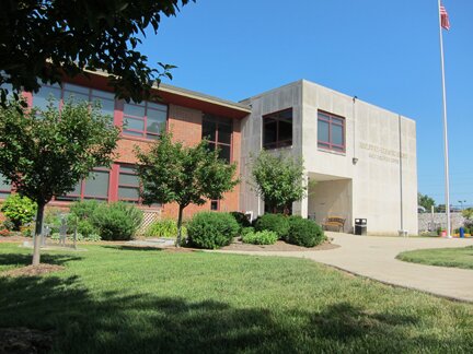 MRH Early Childhood Center is guided by its metaphor 'School as Studio' and is home to PreK-2 and the Parents as Teachers program.