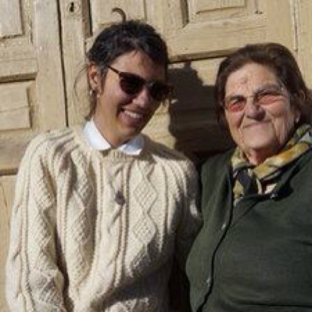 Turismo de Autor/a con ingredientes kilometro 0 y una abuelita y una nieta. Alcóntar, Almería.
