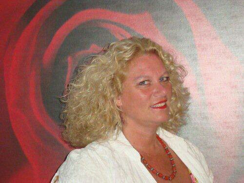 CosmanNina's profile picture. 