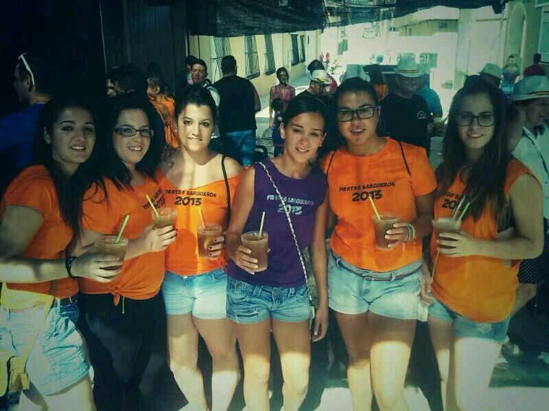 La verdad amistad no se trata de ser inseparables, sino de poder estar separados sin que nada cambie. Mis leonas ♡               BARQUEROS