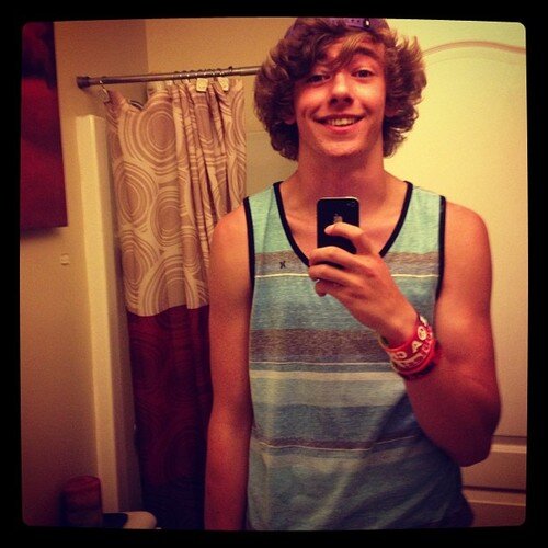 i am 15 im single and im not used to twitter so give me a chance bye bye :)