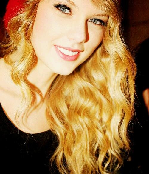 Be FEARLESS and SPEAK NOW with our RED Queen in this 1989 era. We L♥ve Taylor Alison Swift!