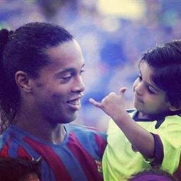 |~€¬ Ronaldinho El Mejor .........