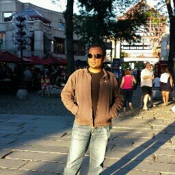 MBA student, Business advisor, ex-entrepreneur, passionate traveller, motorcycle & music enthusiast