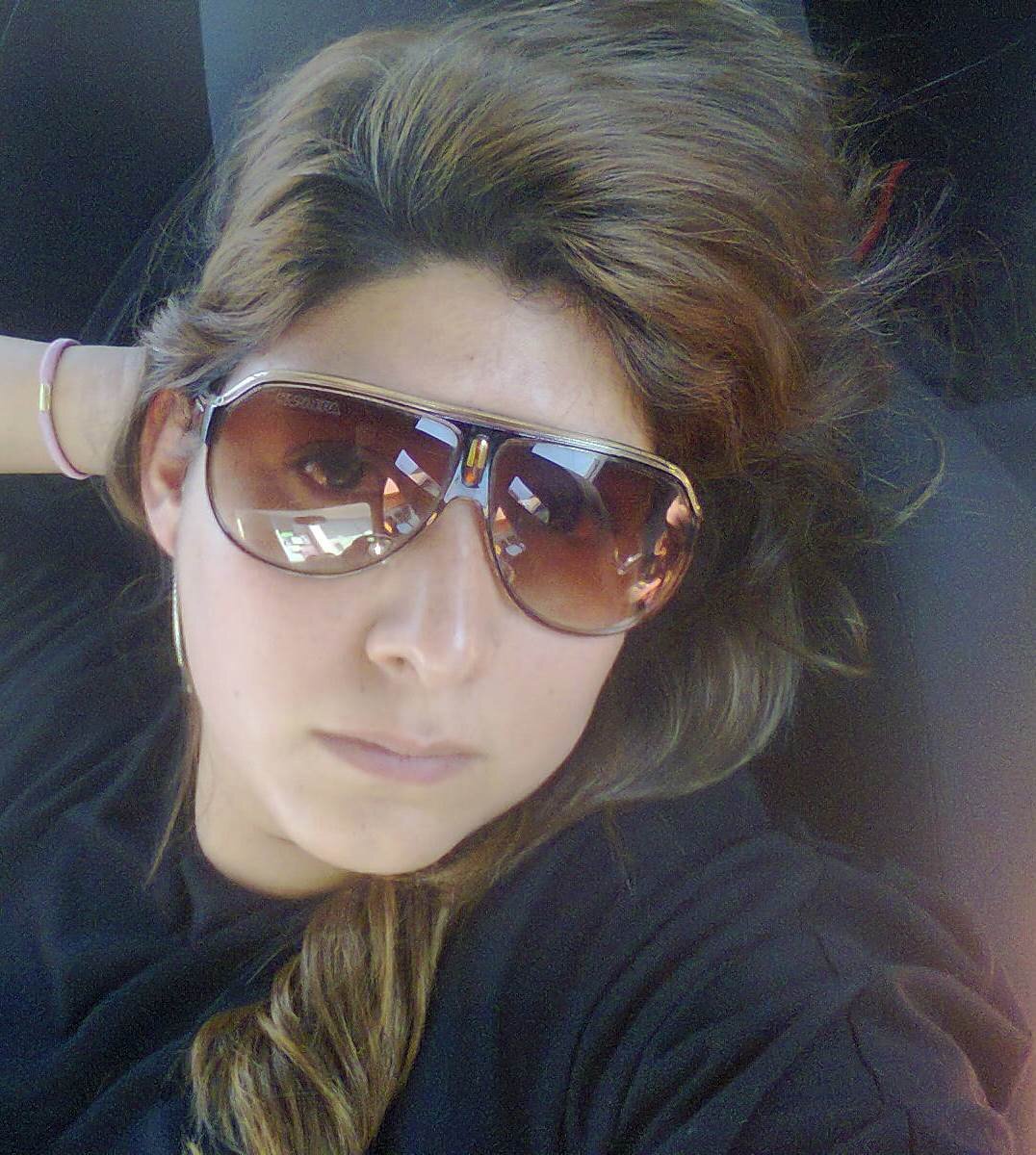......vivo!!...sueño!!....amo!!!...  ////  directa, buceo, finanzas, arte, violin, gente inteligente