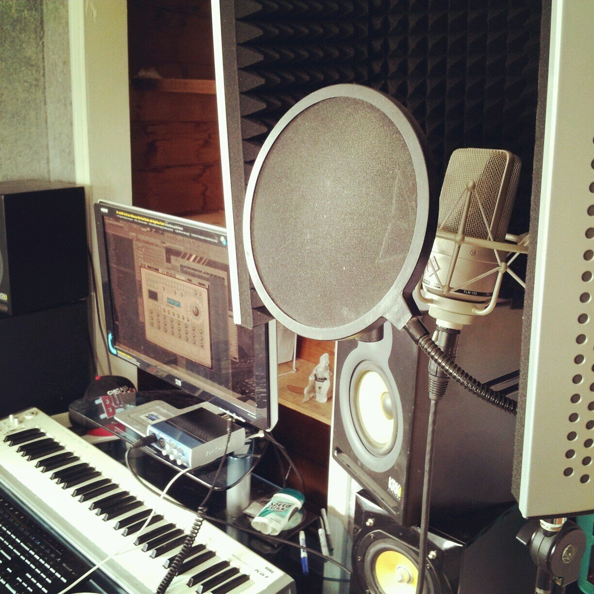 Producer, Rapper, and Science junkie who likes to blunt out and rap to his beats. | In-house producer for Real Life Click & Creative Line Music Grp.