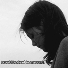It's late and I'm sad. Bored. Sad. Lonely. Fat. Ugly. How could someone love me? Dreaming of suicide. Distante. Fría. No te recomiento acercarte a mí.