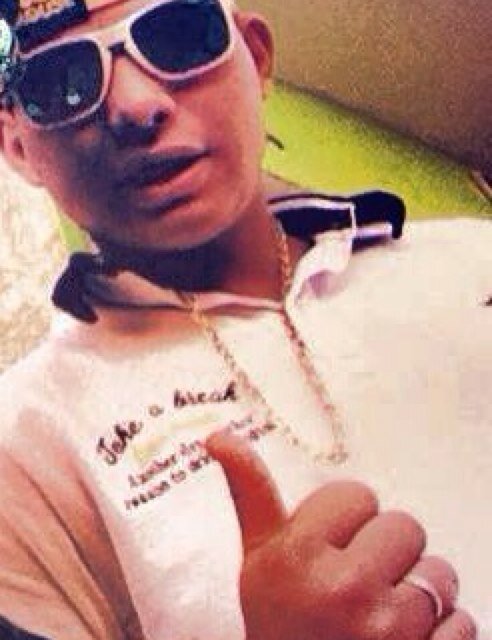 Um garoto comun vivendo a vida de um jeito diferente. ..♪ ... face Shok Mansuett 
insta @shok_mansuett