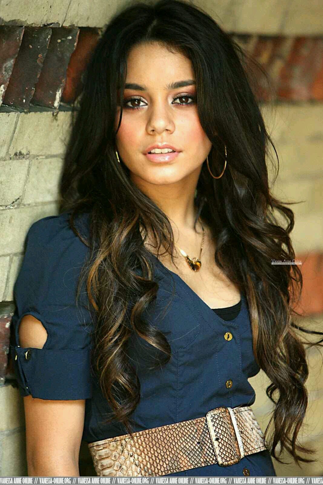 Hi Im Vanessa and Im Allison's older sister Im a demon and a werewolf which isn't so weird right? {TW/RP/Single}