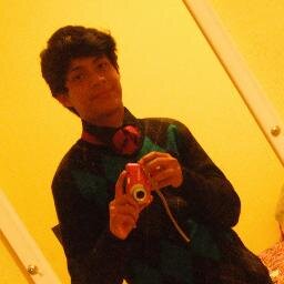 Fiestero ,,, y guapo que mas quieres jaja mentira soy pobre feo ;)