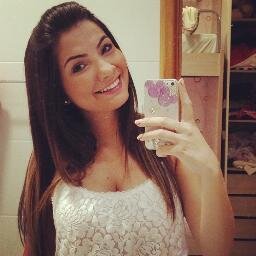Poucas pessoas merecem me conhecer como realmente sou. Afinal se não for para sempre que dure o suficiente para ser inesquecivel.