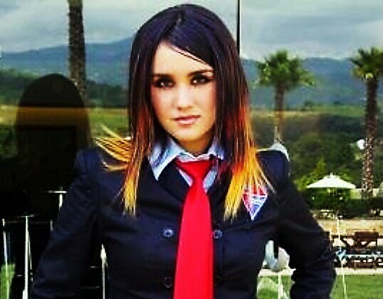 sou a REBELDE do colegio. na verdade eu nem queria estar nesse internato de porcaria. Entao dane-se voçê, sua opinião e a sociedade #Rebelde Elite Way School