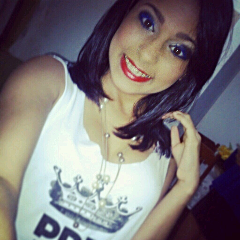 Uma Ariana de 16 anos .. Pra mtos uma menina LEGAL' e pra outras a CHATA' e METIDA' . só quem me conhece me entende ! (: