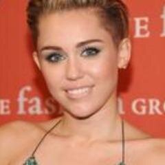 Solo somos #smilers que soñamos con conocer a nuestra idola: @mileycyrus ;D | Nuestras cuentas personales: @Loving_Lovarou & @Demz_ft_1D