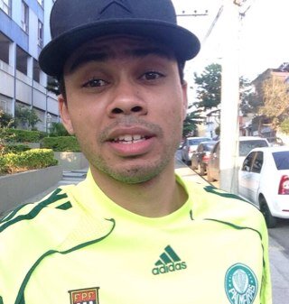 Muito mais que um ídolo,vc é absolutamente tudo pra mim.nguém sabe o quanto te amar me faz feliz é um amor de fã que so quem é sabe, so quem é entende! :') 26/9