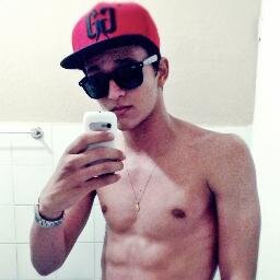 18 anos, Sagitariano, Atleta e Que ama o Futebol.