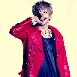อันยองผมคริสเอ็กโซ่ ผมหล่อมากกกกก นี่พูดเลย แบดบอยไม่มากแต่ท่ายากพี่เยอะ -,.-