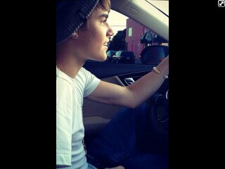 (:#justinbieber is my one less lonely boy,,he is always there for us..so let's give him some LOVE #believers