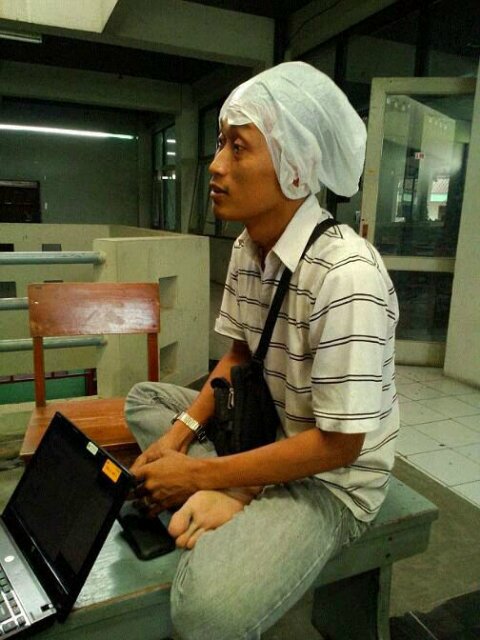 Bahagia itu simple. Bersyukurlah selalu dengan apa yang kita punya maka kita akan selalu bahagia. :)