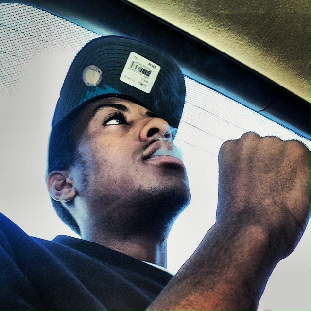 just ah young Nigga tryin 2 make it out here n these streets,Follow me ill follow back #sneakerhead #F$4L #Cîrocboyz