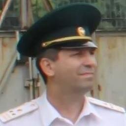 Жизнь ломает сильнейших ставя их на колени, чтобы доказать, что они могут подняться. Слабых же она не трогает, они и так всю жизнь на коленях...
