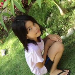 julia is so beautiful

-this is my old account