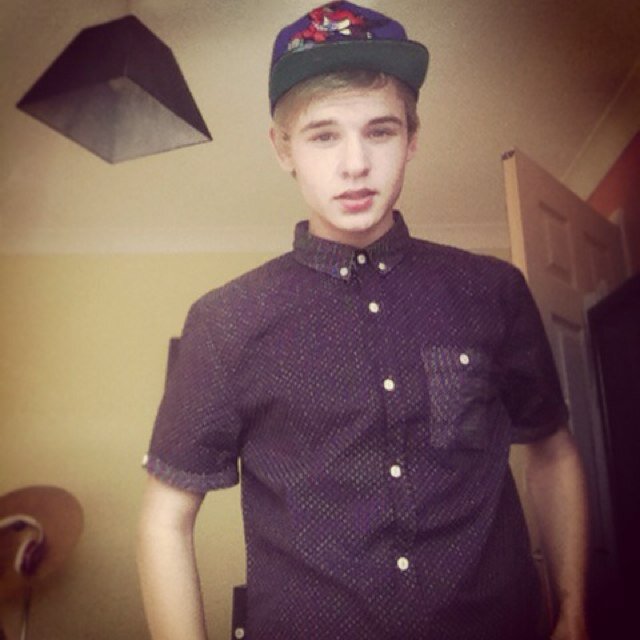 fxckwaffle's profile picture. “I don’t regret the things I’ve done, I regret the things I didn’t do when I had the chance