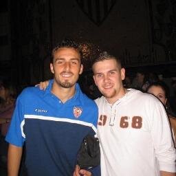 Soy del Sevilla y me siento muy orgolloso de eso y mas orgulloso todavia de ser costalero del Despojado de Jaen. Enganchandome al mundo runner