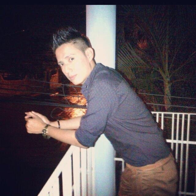 100%Gay! :) Love Sleep, Music, Dance ,Food ,Party's ,Sex :$ ,Kisses And All I Can Figure It Out ;)