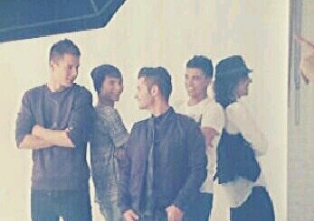 Somos @Sooniih25 @LydiaaaPlata y @AlbaTheWanted  las delegadas de Madrid de @Bromas_aparte :)
