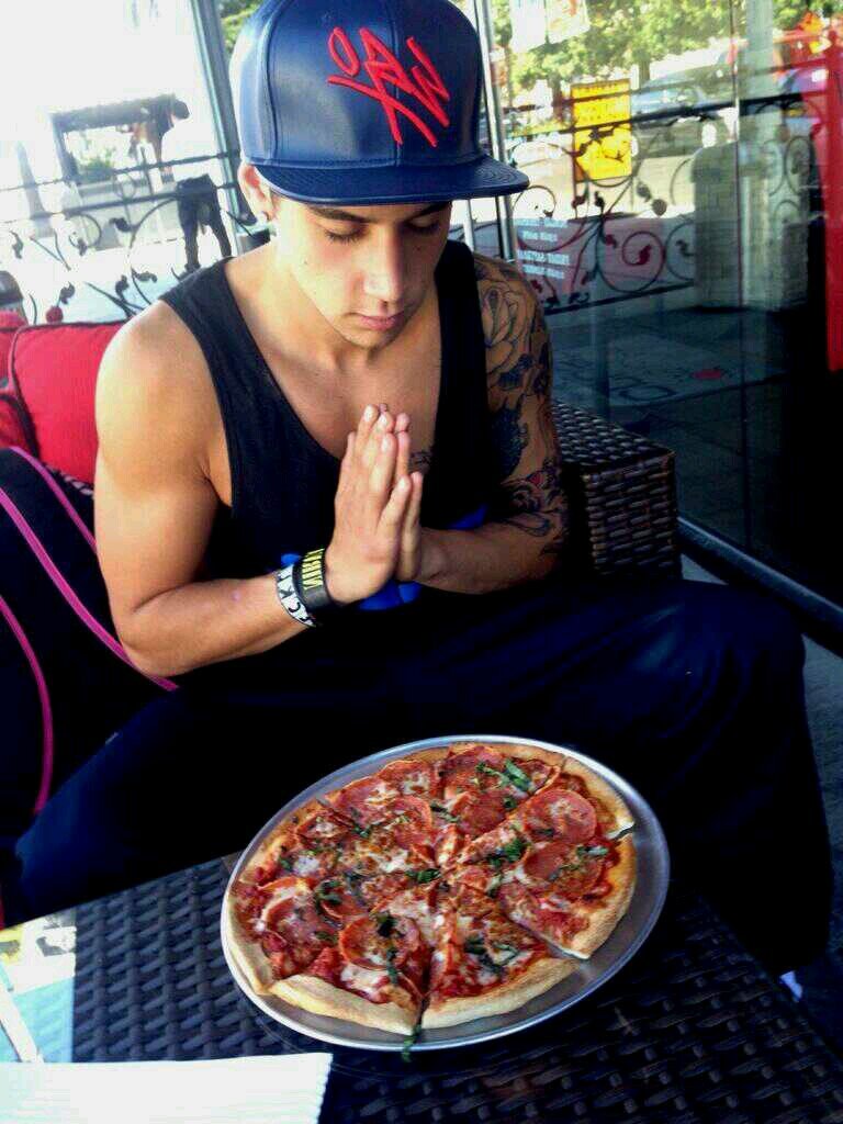jai brooks ♥ janoskians ♥ janoskianator ♥ I love them :-) follow ur dreams cause u can do it. .. luke follows♡♥ 1/5
