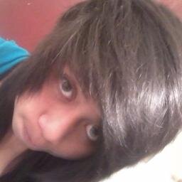 Vive tu vida, escucha tu música demasiado fuerte, se tan loco y tan 'diferente' como quieras ser y recuerda: no estas solo