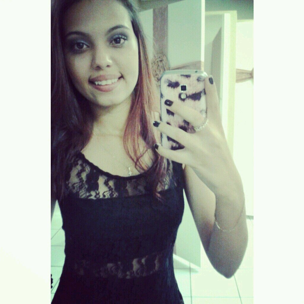 Aquariana , flamenguista, ciumenta, doida, chata, e apaixonada ! ;*