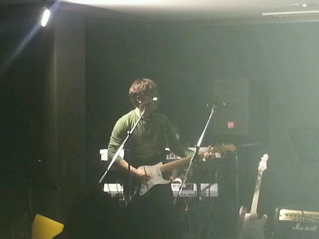 계정이 털렸던 모양입니다.