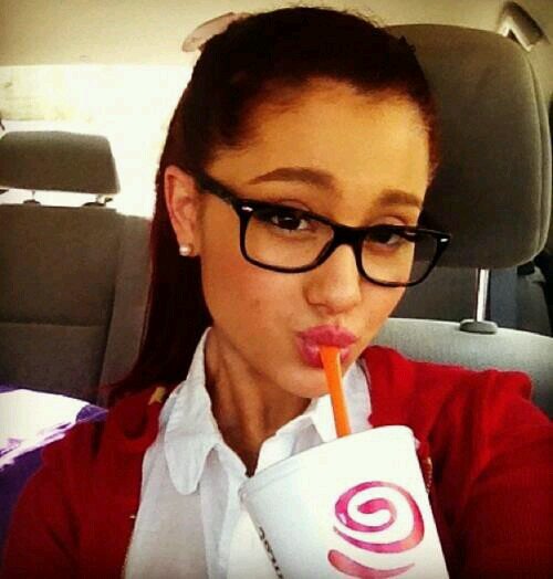 FOLLOW @lovethatredgirl tysm♡ love you all♥