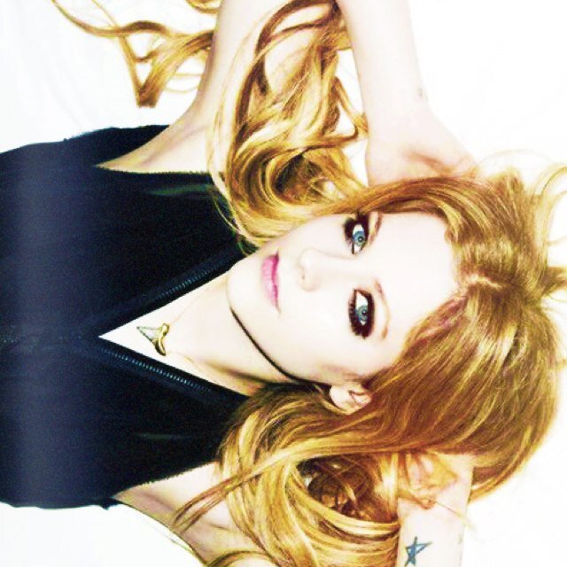 Taylor Swift, Ed Sheeran, Gabrielle Aplin, Janet Devlin, Avril Lavigne.