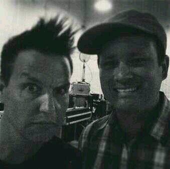 I LOVE BLINK 182 AND ANGELS AND AIRWAVES FOREVER THEY ARE MY LIFE...I FOLLOW BACK !!!!