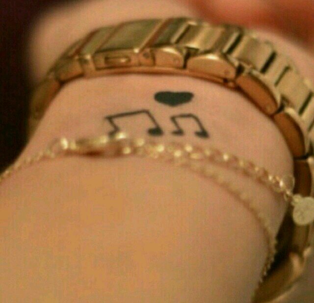 فِي ٱمآن ٱللّھٓ . يَ ڳثّييير ٱشيَآء \ مَ عٱدّ لَھٓٱ رَجعــــــــــھٓ  ،،